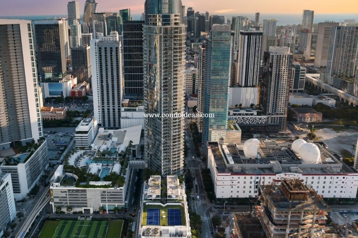 Paramount Miami Worldcenter condo